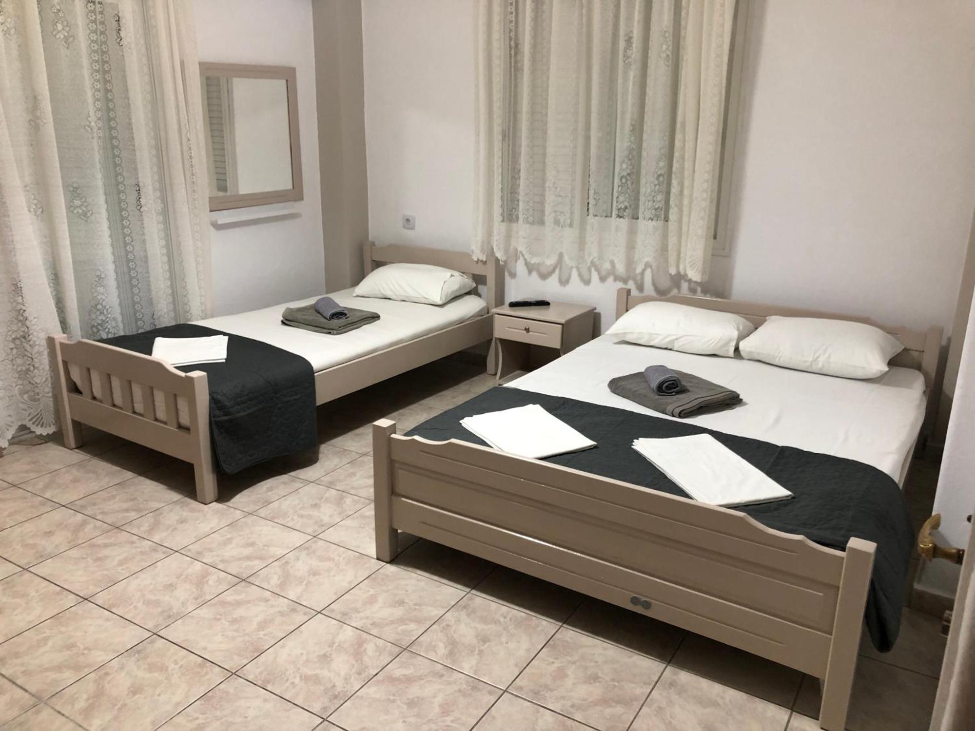 Nikis Rooms Paralía Eksteriør billede